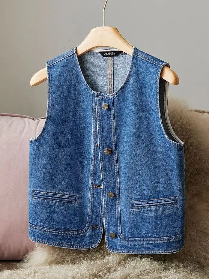 Lightweight Short Denim Vest Women's Top Outerwear Spring Summer New Korean Style High End Fashionable Jacket Girl Outfit
Lightweight Short Denim Vest Women's Top Outerwear Spring Summer New Korean Style High End Fashionable Jacket Girl Outfit