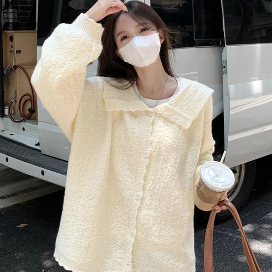 Peter Pan Collar Preppy Style Cardigan Coat 2023 Women's Loose Casual Knitted Coat Autumn Solid Color Office Lady Sweater Jacket
Peter Pan Collar Preppy Style Cardigan Coat 2023 Women's Loose Casual Knitted Coat Autumn Solid Color Office Lady Sweater Jacket