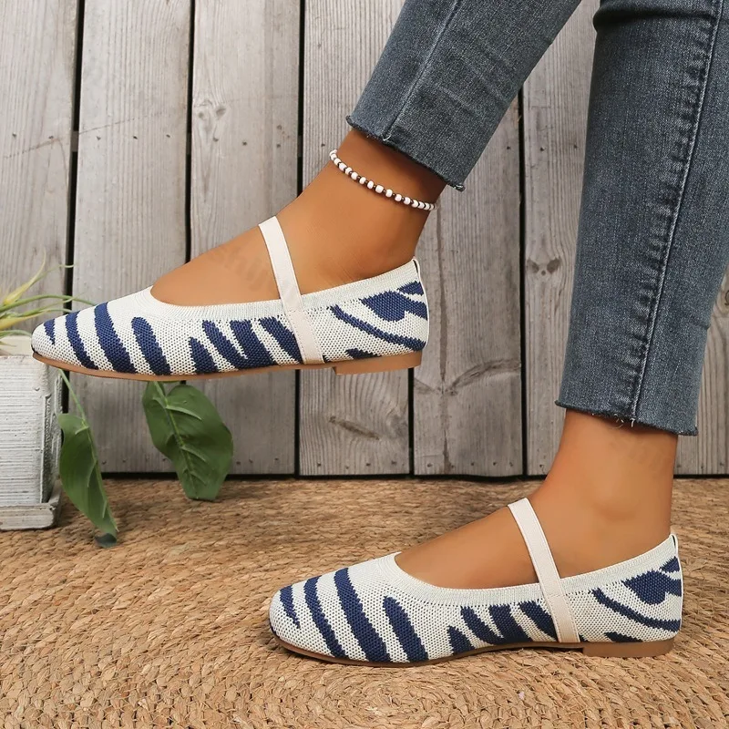 Женская повседневная обувь, весенне-осенняя новая модная вязаная обувь с острым носком на эластичной подошве, удобные туфли без шнуровки с круглым носком
Женская повседневная обувь, весенне-осенняя новая модная вязаная обувь с острым носком на эластичной подошве, удобные туфли без шнуровки с круглым носком