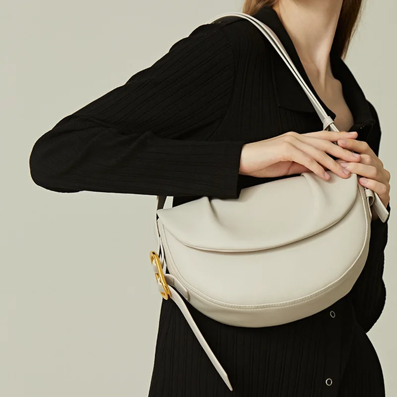 Women's Half Moon Crossbody Bag Zipper Cool Girl Casual Simple Fashion Multi-functional Practical Cowhide Pleated Shoulder Bag
Women's Half Moon Crossbody Bag Zipper Cool Girl Casual Simple Fashion Multi-functional Practical Cowhide Pleated Shoulder Bag