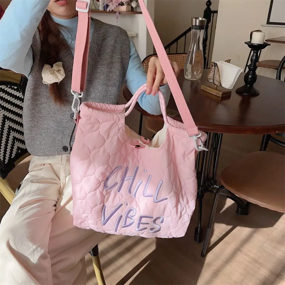 Large Capacity Drawstring Puffer Tote Bag Lightweight Embroidery Nylon Padded Tote Bag All-match Korean Style
Large Capacity Drawstring Puffer Tote Bag Lightweight Embroidery Nylon Padded Tote Bag All-match Korean Style