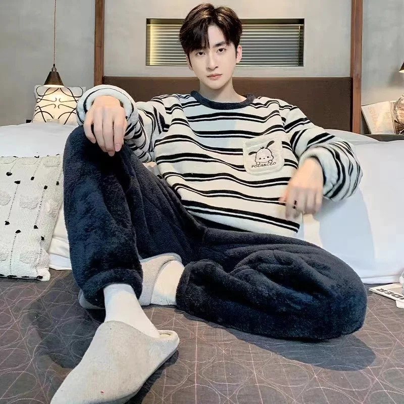 Мужские пижамы в полоску с вышивкой букв и принтом собаки, большие размеры, осень-зима, винтажная повседневная одежда для сна, новая мягкая домашняя одежда с круглым вырезом
Мужские пижамы в полоску с вышивкой букв и принтом собаки, большие размеры, осень-зима, винтажная повседневная одежда для сна, новая мягкая домашняя одежда с круглым вырезом