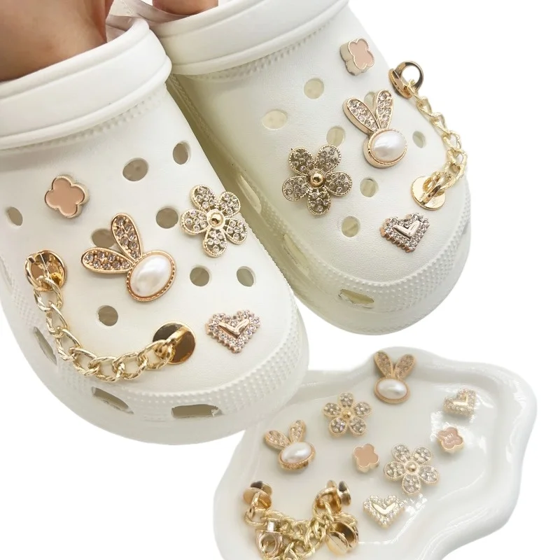 10PCS Fashion Shoe Charms Set Accessories Hole Shoe Buckle Cute Rabbit Pearl Rhinestones Chain DIY 3D Shoes Decorations
10PCS Fashion Shoe Charms Set Accessories Hole Shoe Buckle Cute Rabbit Pearl Rhinestones Chain DIY 3D Shoes Decorations