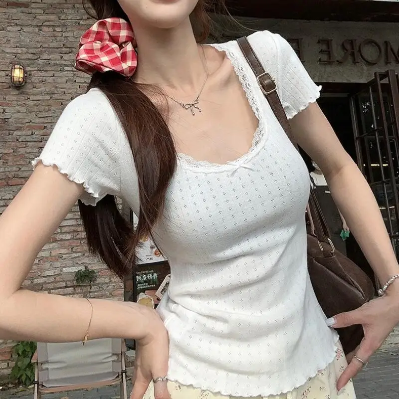 Pure Desire Wind Lace Edge Bow U-образный вырез футболка для женщин летняя сладкая и пряная облегающая универсальная футболка с короткими рукавами новый стиль
Pure Desire Wind Lace Edge Bow U-образный вырез футболка для женщин летняя сладкая и пряная облегающая универсальная футболка с короткими рукавами новый стиль