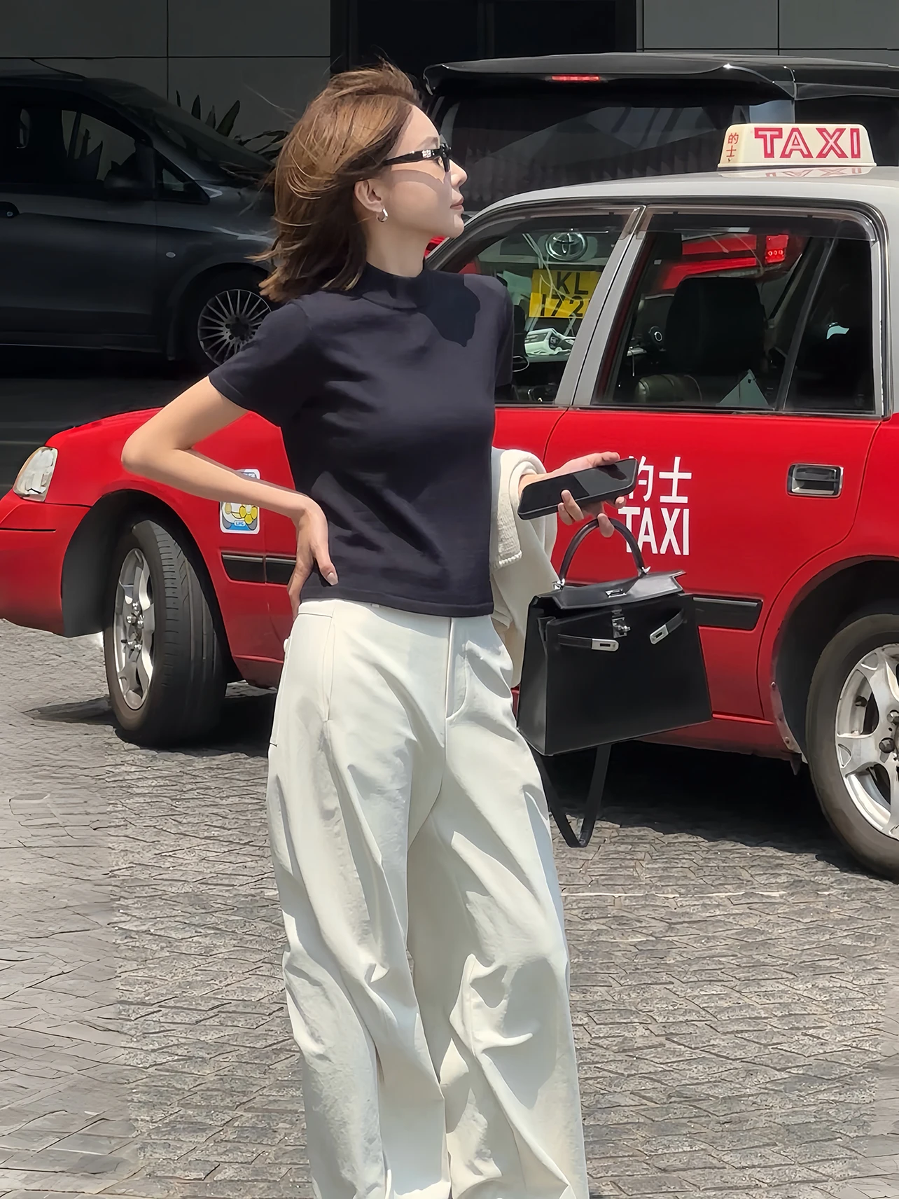 Модный топ без рукавов из серии Zhou High-End: Новинка лета, элегантный стиль, мягкий трикотаж, свободный крой, повседневная одежда для женщин
Модный топ без рукавов из серии Zhou High-End: Новинка лета, элегантный стиль, мягкий трикотаж, свободный крой, повседневная одежда для женщин