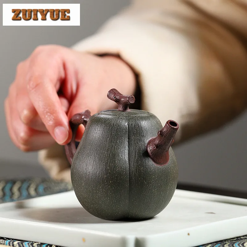 140ml Yixing Purple Clay Teapots Famous Artists Handmade Pear Melon Pot Raw Ore Green Mud Tea Brewing Kettle Zisha Tea Set Craft
140ml Yixing Purple Clay Teapots Famous Artists Handmade Pear Melon Pot Raw Ore Green Mud Tea Brewing Kettle Zisha Tea Set Craft