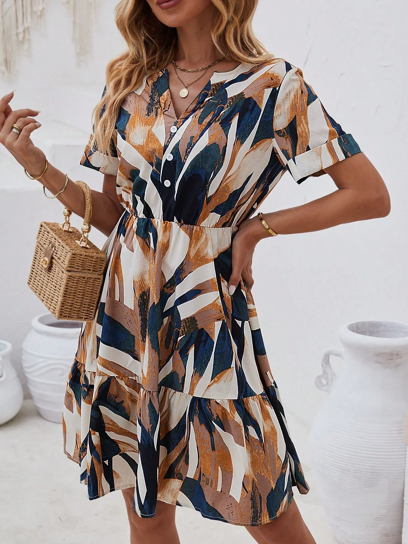 Printed Ruffle Hem Short Sleeve Dress V Neck Button Front
Printed Ruffle Hem Short Sleeve Dress V Neck Button Front