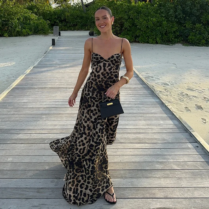 Suspender leopard print dress Europe and America 2025 autumn and winter new women's clothing suspender leopard print dress
Suspender leopard print dress Europe and America 2025 autumn and winter new women's clothing suspender leopard print dress
