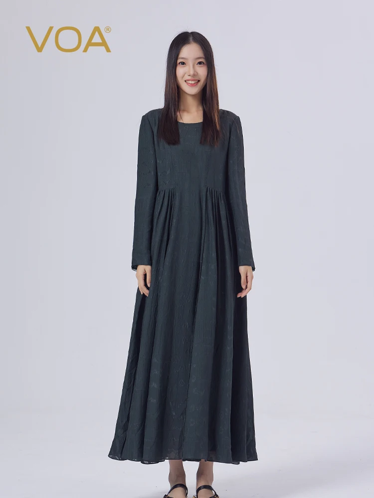 VOA silk jacquard dark green slim-fit and figure-flattering mulberry silk mid-length dress with a high-end feelAE2778
VOA silk jacquard dark green slim-fit and figure-flattering mulberry silk mid-length dress with a high-end feelAE2778