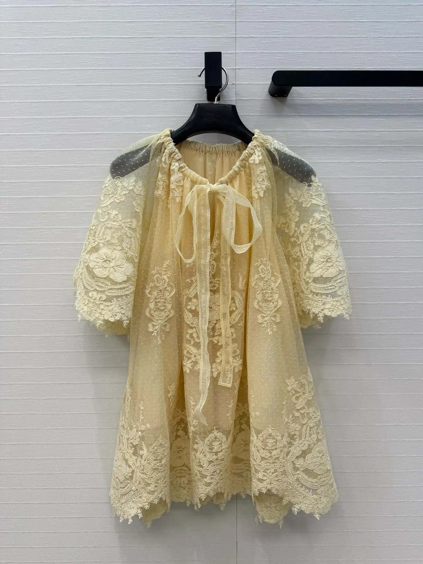 Elegant Yellow Lace Sleeve Top French Style Loose A-Line Silhouette Embellished Holiday Fashion Gracious Ladylike Top
Elegant Yellow Lace Sleeve Top French Style Loose A-Line Silhouette Embellished Holiday Fashion Gracious Ladylike Top