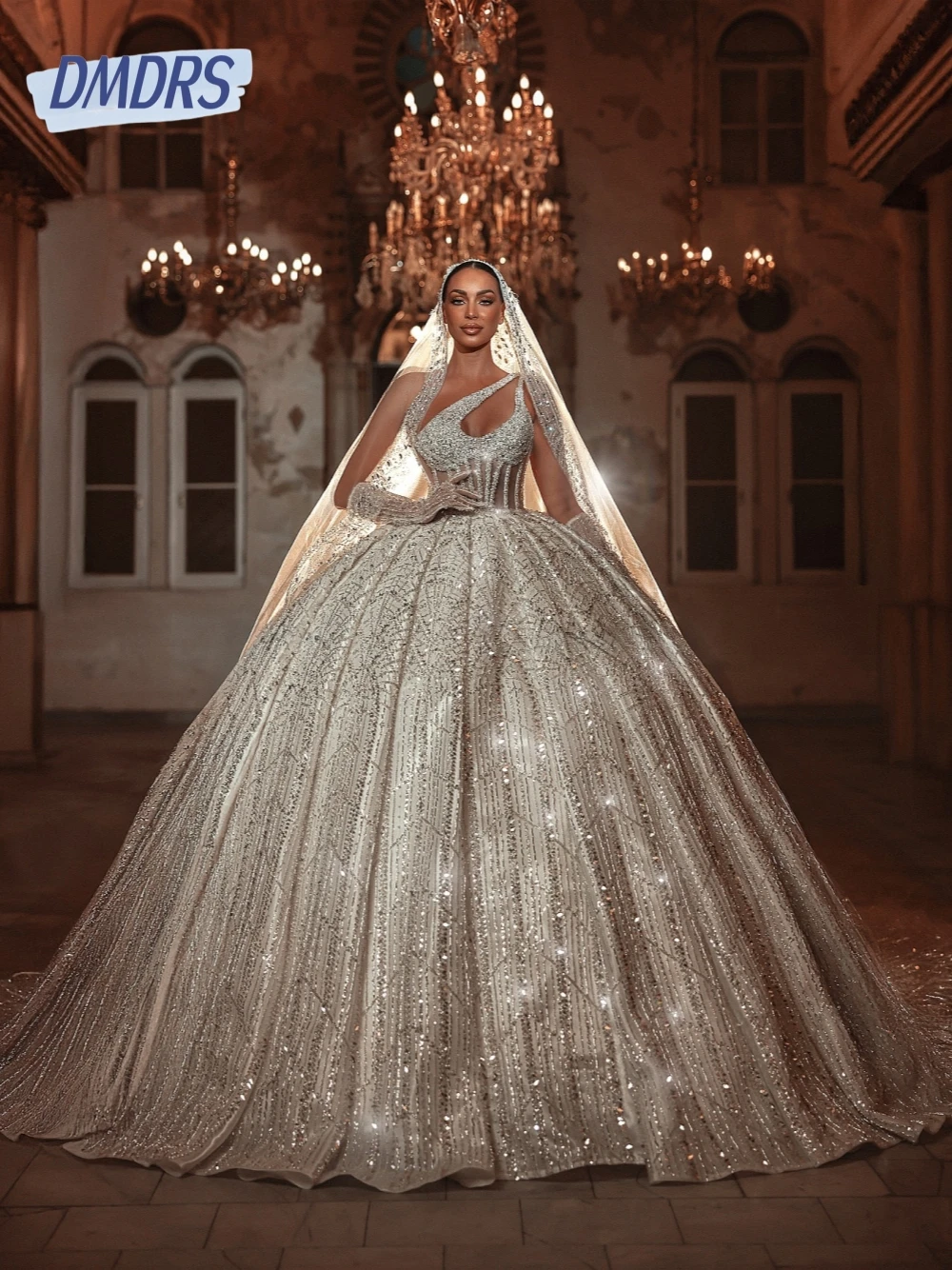 Royal Exquisite Corset Wedding Dress Charming Sequins Ball Gown Pearls Elegant Customized Women Romantic One Shoulder Bride Wear
Royal Exquisite Corset Wedding Dress Charming Sequins Ball Gown Pearls Elegant Customized Women Romantic One Shoulder Bride Wear