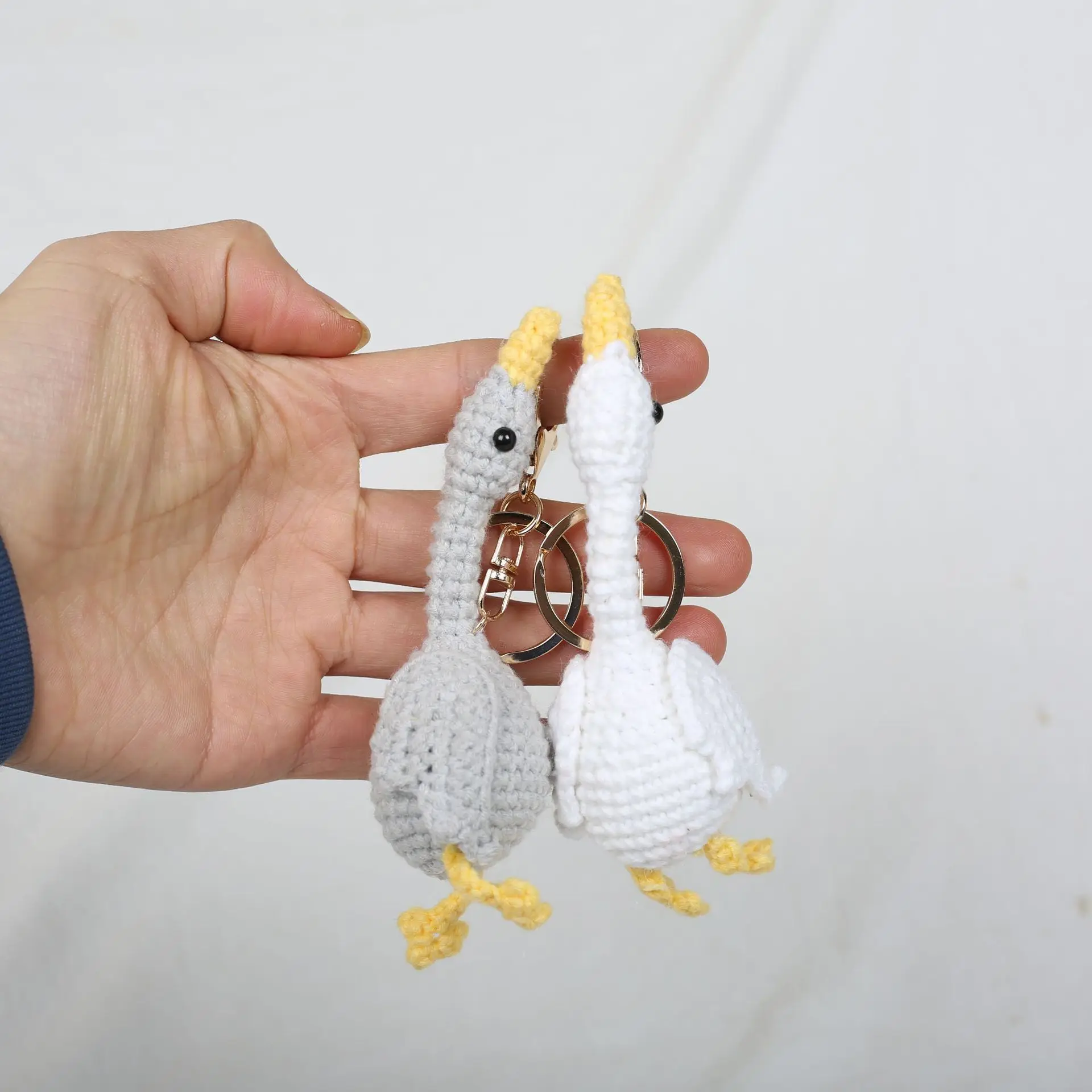 Funny Goose Doll Crochet Keyrings Gray and White Goose Knitting Animal Doll Keyrings Cute Goose Keychain Wholesale Couple Gifts
Funny Goose Doll Crochet Keyrings Gray and White Goose Knitting Animal Doll Keyrings Cute Goose Keychain Wholesale Couple Gifts