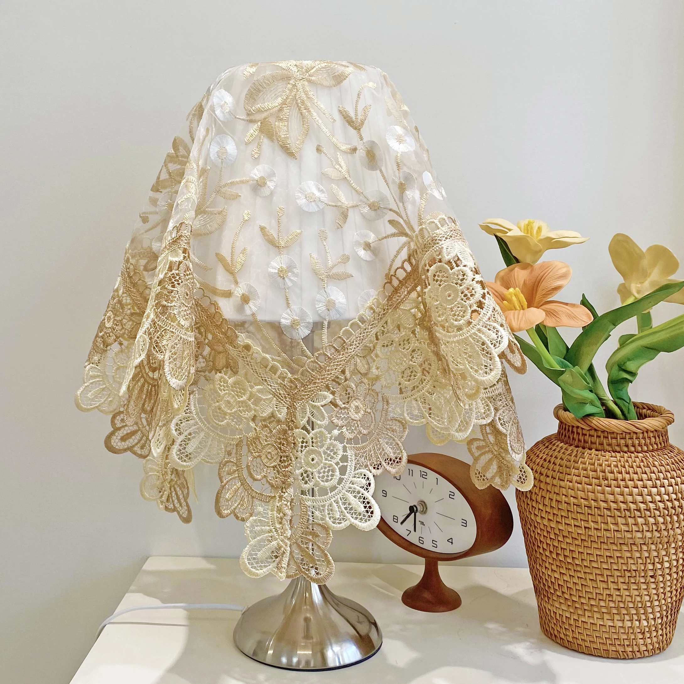 Trendy Lace Table Lamp Cover Cloth Bedroom Study Lampade Ins Sle Decorative Flower Vase Pad Small Square Towel
Trendy Lace Table Lamp Cover Cloth Bedroom Study Lampade Ins Sle Decorative Flower Vase Pad Small Square Towel