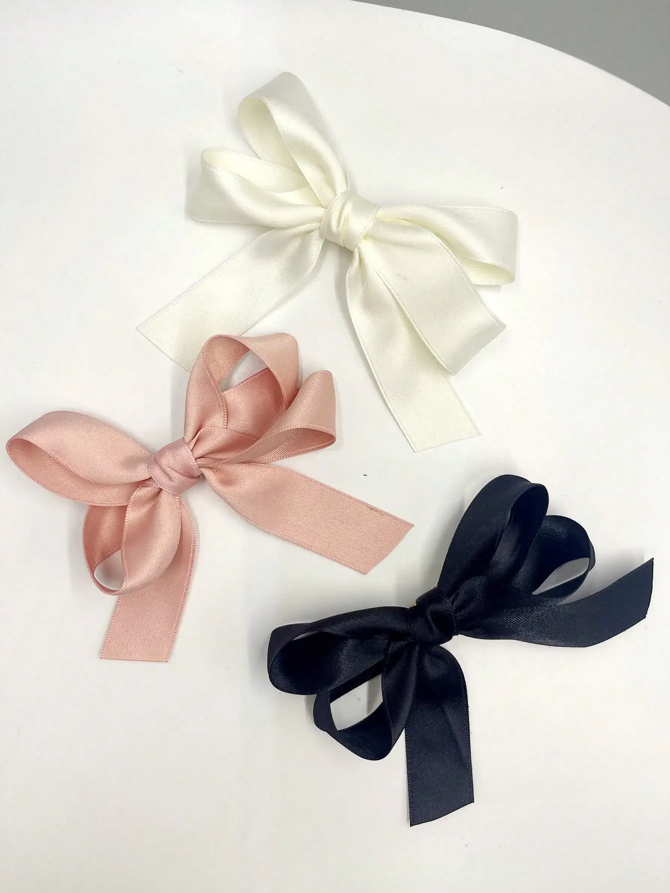 3pcs Satin Bow Hair Clips For Women In Beige Pink Black
3pcs Satin Bow Hair Clips For Women In Beige Pink Black