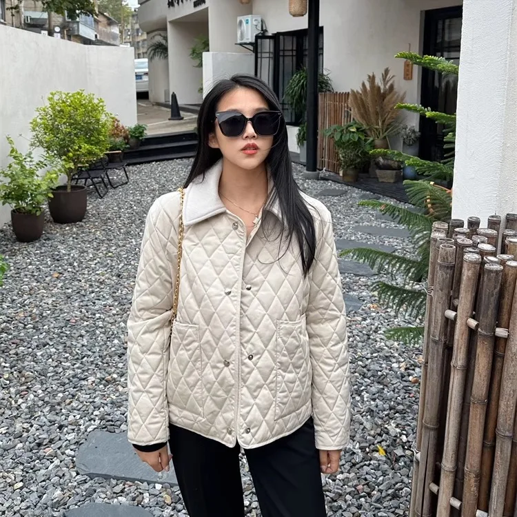 Ele Classic Diamond Pattern Cotton Jaet Loose oulder Lengthened Collar Women's Autumn Winter Cotton Padded Coat
Ele Classic Diamond Pattern Cotton Jaet Loose oulder Lengthened Collar Women's Autumn Winter Cotton Padded Coat