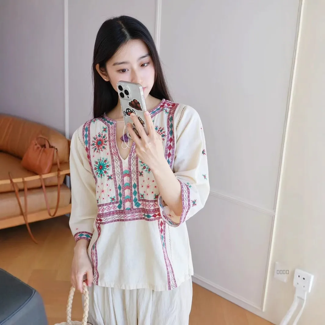 Новая летняя свободная повседневная блузка с V-образным вырезом, этнической вышивкой и бахромой в стиле ретро
Новая летняя свободная повседневная блузка с V-образным вырезом, этнической вышивкой и бахромой в стиле ретро