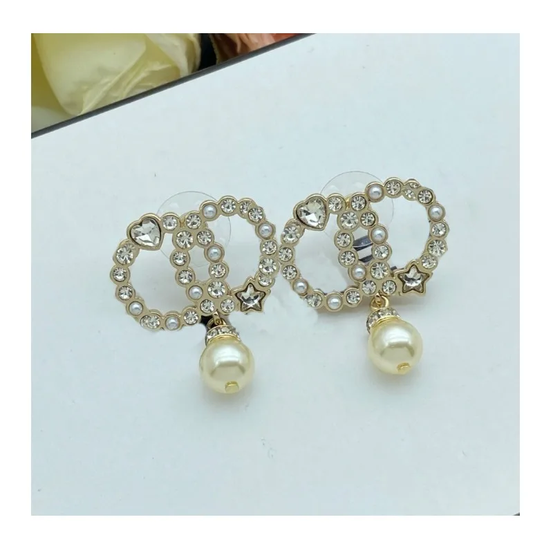 New Diamond-encrusted Pearl Double Stud Earrings for Women's Silver Needles, High-end Sense, Light Luxury Temperament, Versatile
New Diamond-encrusted Pearl Double Stud Earrings for Women's Silver Needles, High-end Sense, Light Luxury Temperament, Versatile