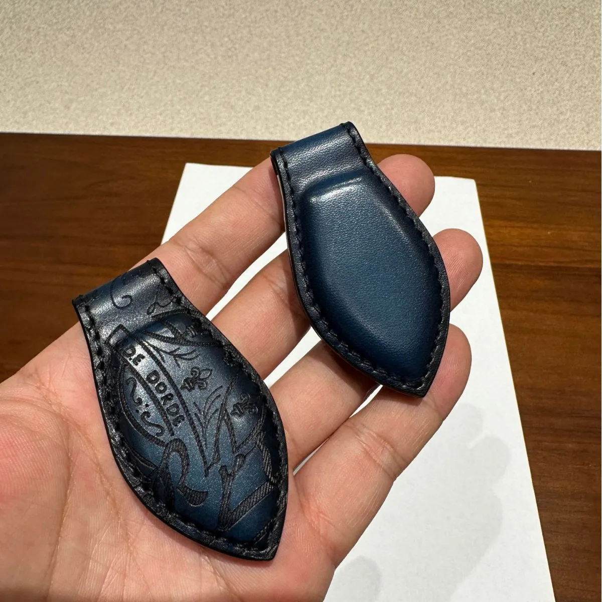 Men's Multi-Scenario Magnetic Money Clip Card Holder Small Leather Check Cash Wallet Genuine Calfskin Portable Pocket Organizer
Men's Multi-Scenario Magnetic Money Clip Card Holder Small Leather Check Cash Wallet Genuine Calfskin Portable Pocket Organizer
