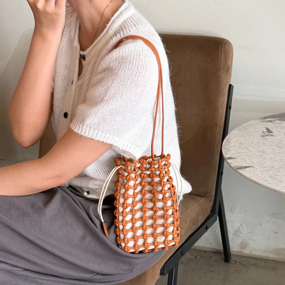Mesh Pocket Drawstring Bucket Bag 2026 New Handmade Cowhide Woven Genuine Leather Mobile Phone Lightweight Vacation Small
Mesh Pocket Drawstring Bucket Bag 2026 New Handmade Cowhide Woven Genuine Leather Mobile Phone Lightweight Vacation Small