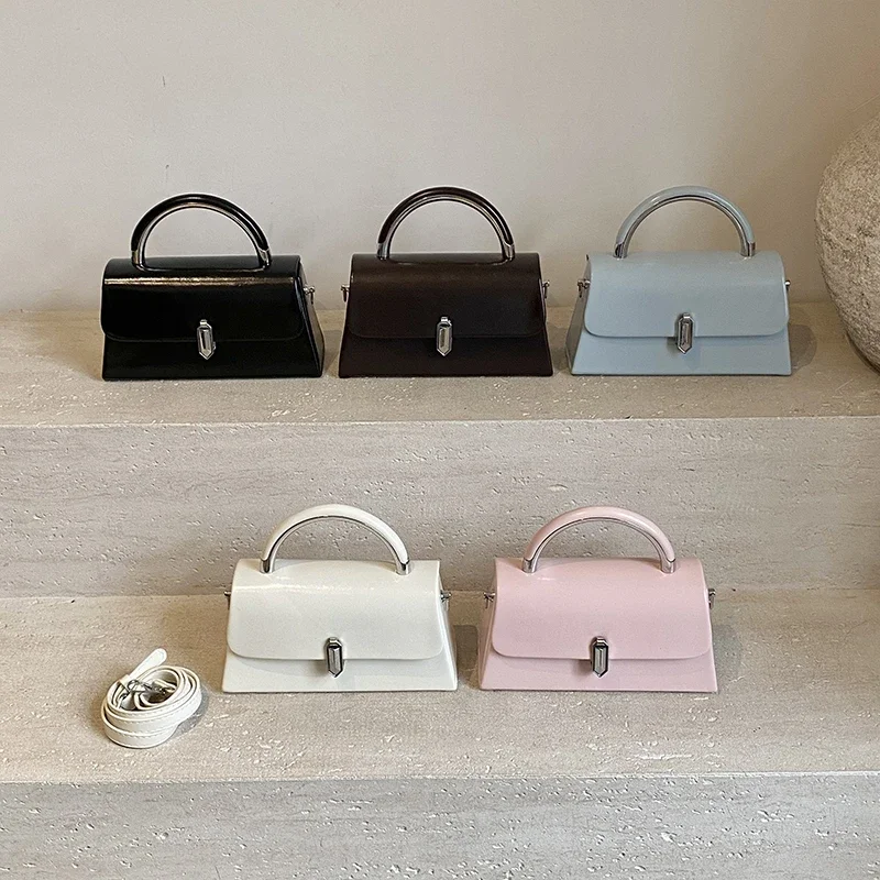 New Trend Leather Messenger Bag Elegant Solid Color Crossbody Tote Vintage Minimalist Handbag For Commuter Women
New Trend Leather Messenger Bag Elegant Solid Color Crossbody Tote Vintage Minimalist Handbag For Commuter Women