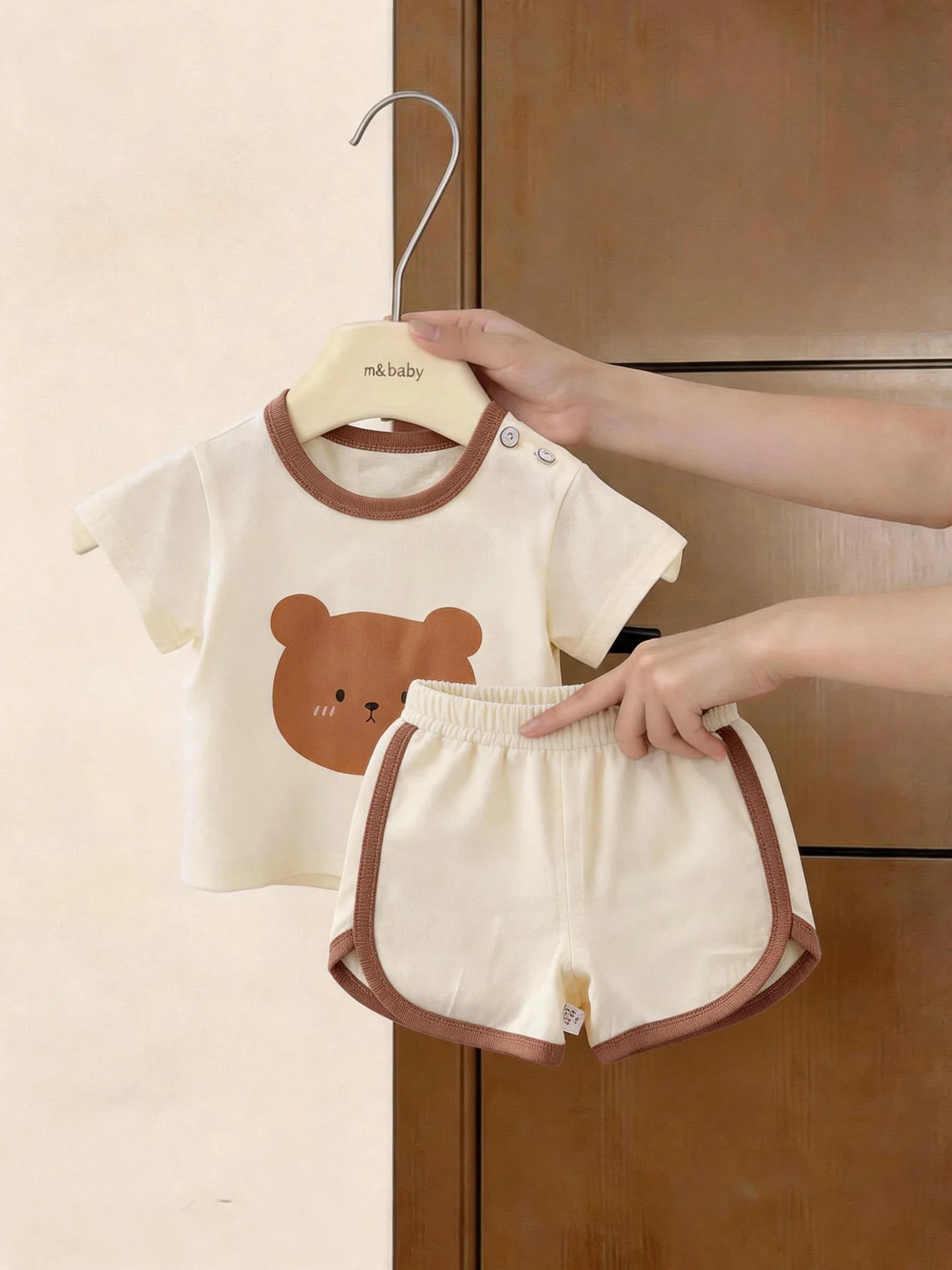 Children's Short Sleeve Cotton Sportswear Set Casual Leisure Two-Piece Suit Baby Summer Outfit Soft round Neck T-Shirt And Pants
Children's Short Sleeve Cotton Sportswear Set Casual Leisure Two-Piece Suit Baby Summer Outfit Soft round Neck T-Shirt And Pants