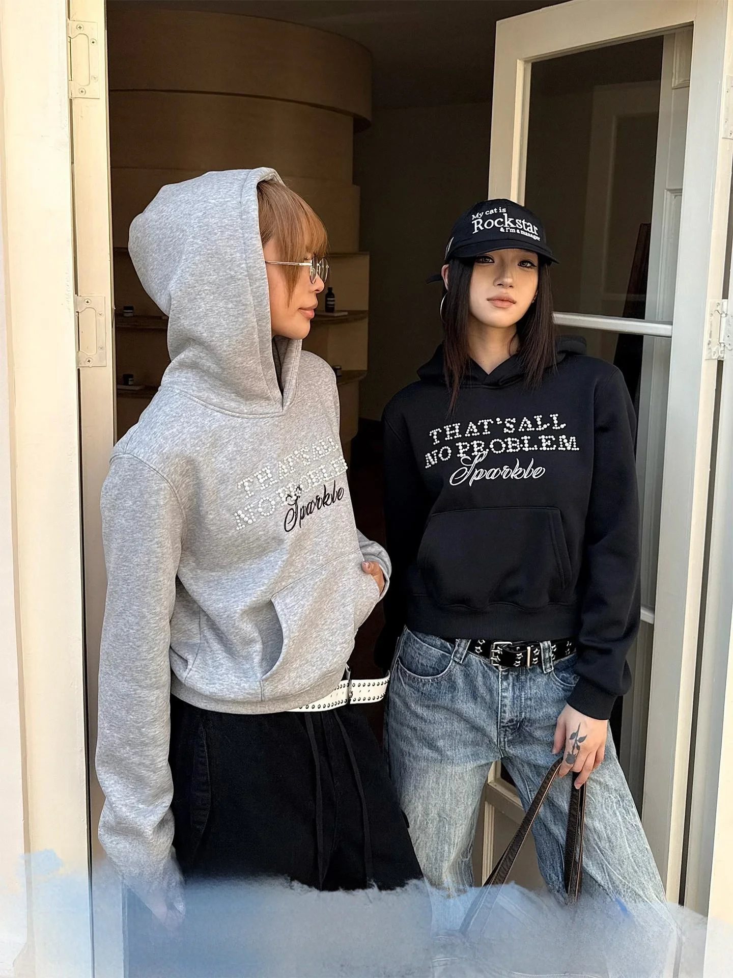 Don Cry Long Sleeve Hoodie Couple Style Pearl Rhinestone Embellished Casual Short Top Women's Fashion Winter Sweatshirt
Don Cry Long Sleeve Hoodie Couple Style Pearl Rhinestone Embellished Casual Short Top Women's Fashion Winter Sweatshirt