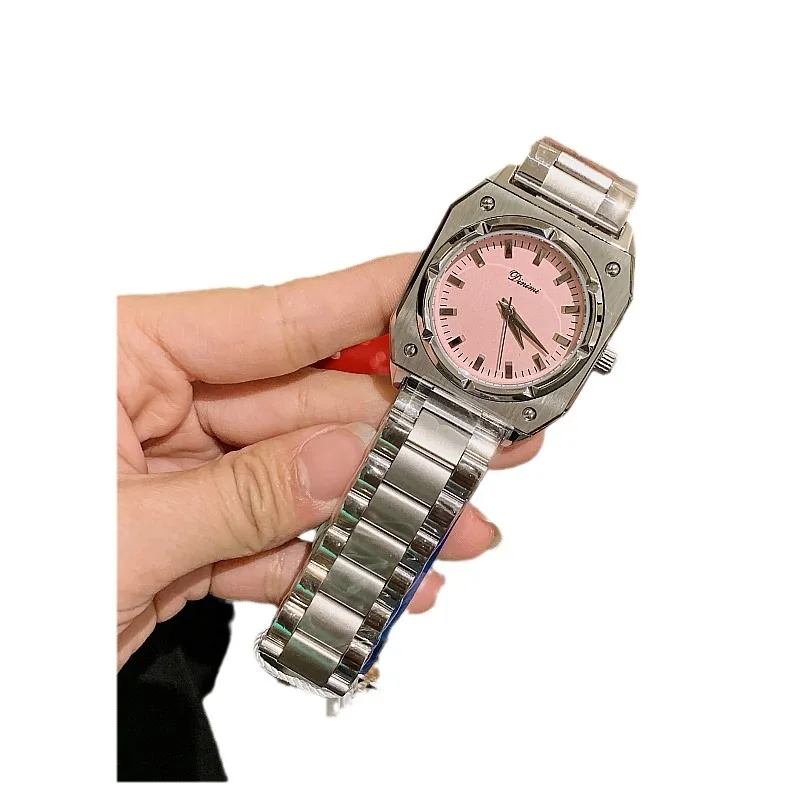 Ремешок из нержавеющей стали, женские модные простые квадратные темпераментные властные ретро-часы из черного золота со стальным ремешком
Ремешок из нержавеющей стали, женские модные простые квадратные темпераментные властные ретро-часы из черного золота со стальным ремешком