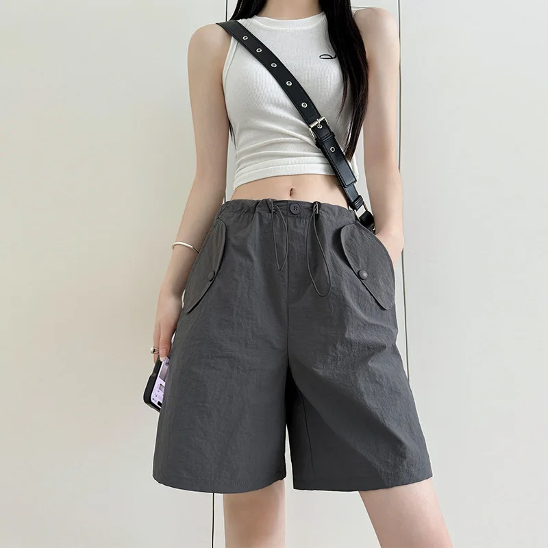 Cargo Shorts Women Drawstring Wide Leg Sports High Waist Shorts American Style Streetwear Straight Quick-dry Five-point Pants
Cargo Shorts Women Drawstring Wide Leg Sports High Waist Shorts American Style Streetwear Straight Quick-dry Five-point Pants