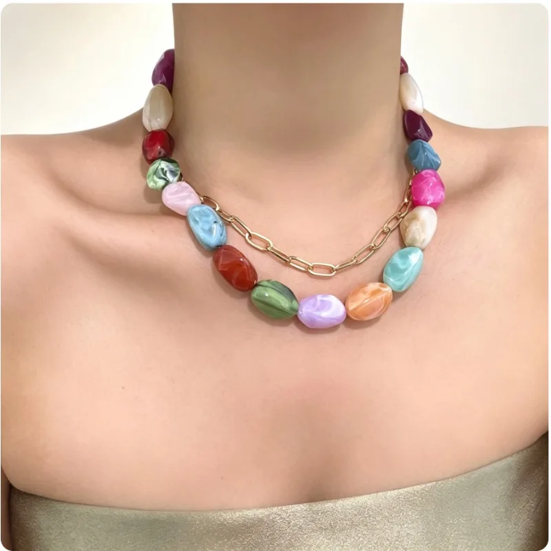 Stone-effect resin beaded necklace: a fresh, stylish collarbone-length necklace for everyday wear by women
Stone-effect resin beaded necklace: a fresh, stylish collarbone-length necklace for everyday wear by women