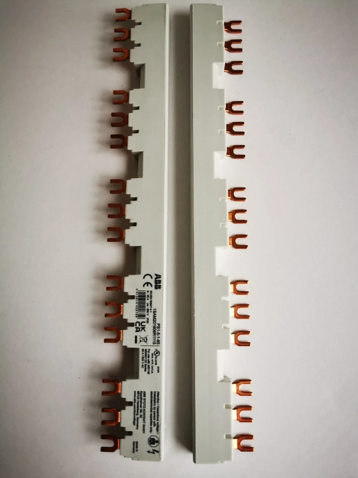 10 pcs PS1-5-1-65 10108484 1SAM201906R1115 3-phase busbar for 5 MS116 / MS132 with 1 HK/SK, Ie=65A
10 pcs PS1-5-1-65 10108484 1SAM201906R1115 3-phase busbar for 5 MS116 / MS132 with 1 HK/SK, Ie=65A
