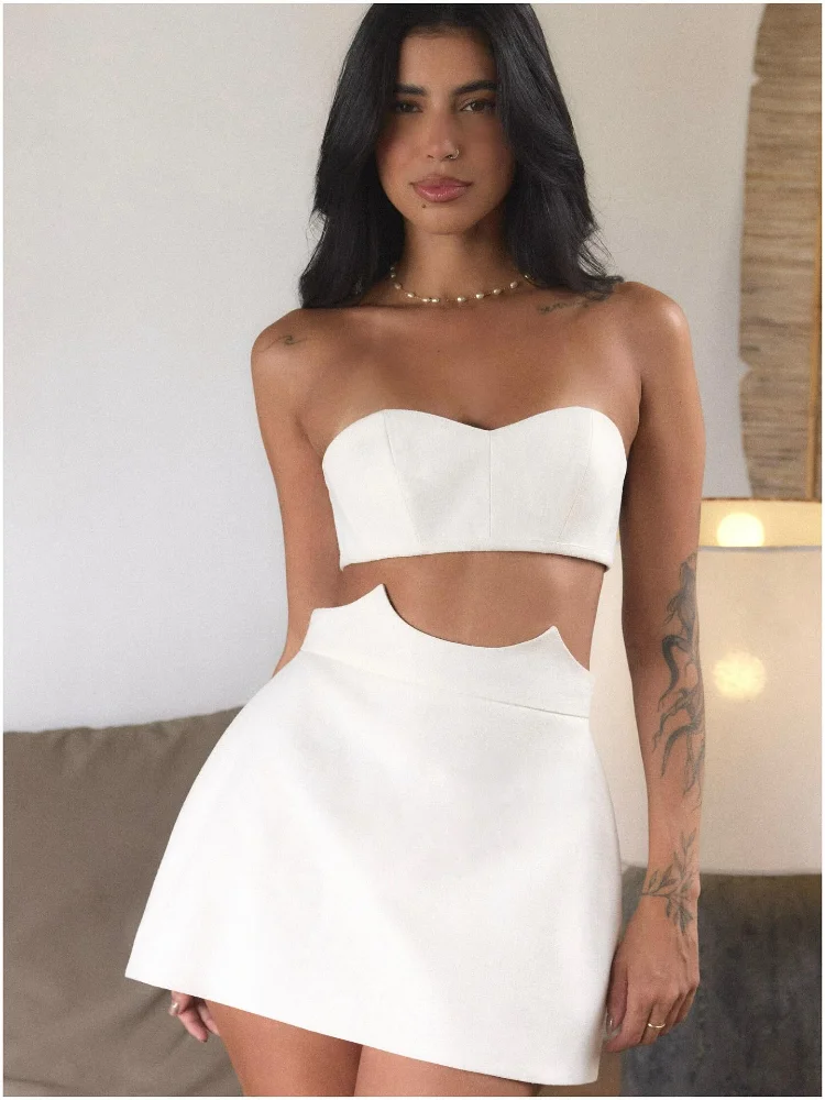 Minimalist White Design Mini Skirt Set Lady Sexy Strapless Backless Off Shoulder Slim Fit Vest Suit Summer Date Beach Party Wear
Minimalist White Design Mini Skirt Set Lady Sexy Strapless Backless Off Shoulder Slim Fit Vest Suit Summer Date Beach Party Wear