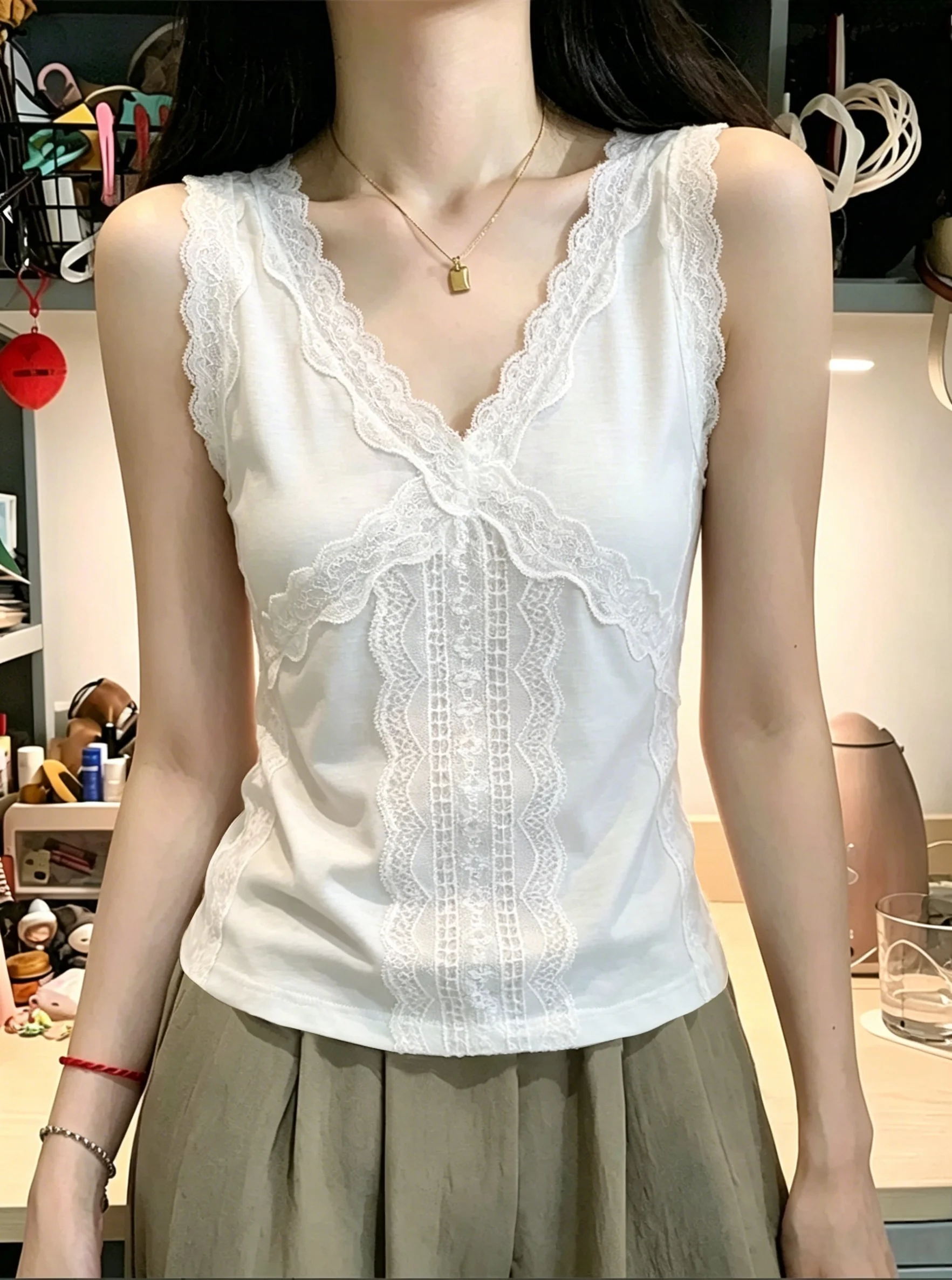 Loose Women's Cotton Blend Tank Top Lace Trim V-Neck Sleeveless Summer Basic Layering Vest plus Size Casual Comfortable
Loose Women's Cotton Blend Tank Top Lace Trim V-Neck Sleeveless Summer Basic Layering Vest plus Size Casual Comfortable