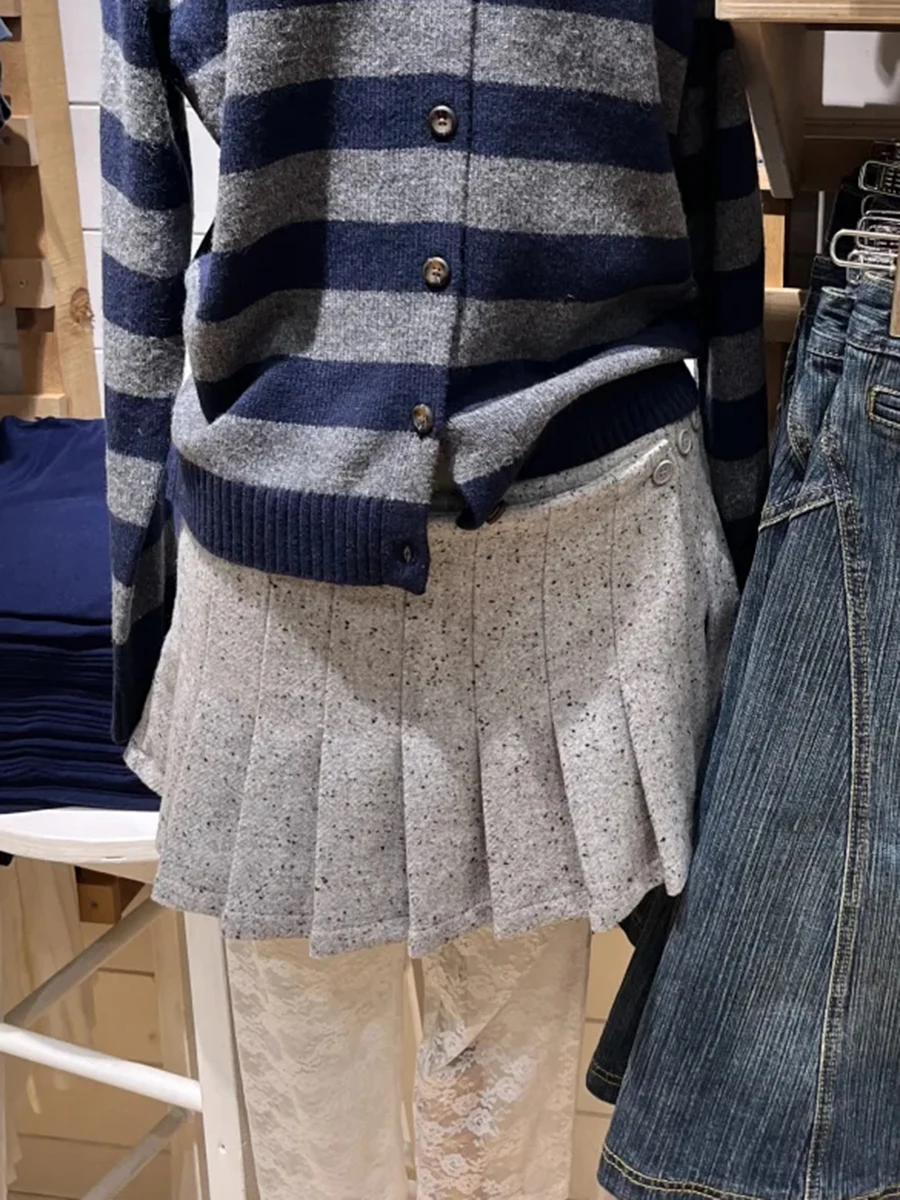 New Black Dot Thick Mini Pleated Skirts Women Autumn Low Waist A-line Cotton Short Faldas Female Preppy Style Vintage Skirt Y2k
New Black Dot Thick Mini Pleated Skirts Women Autumn Low Waist A-line Cotton Short Faldas Female Preppy Style Vintage Skirt Y2k