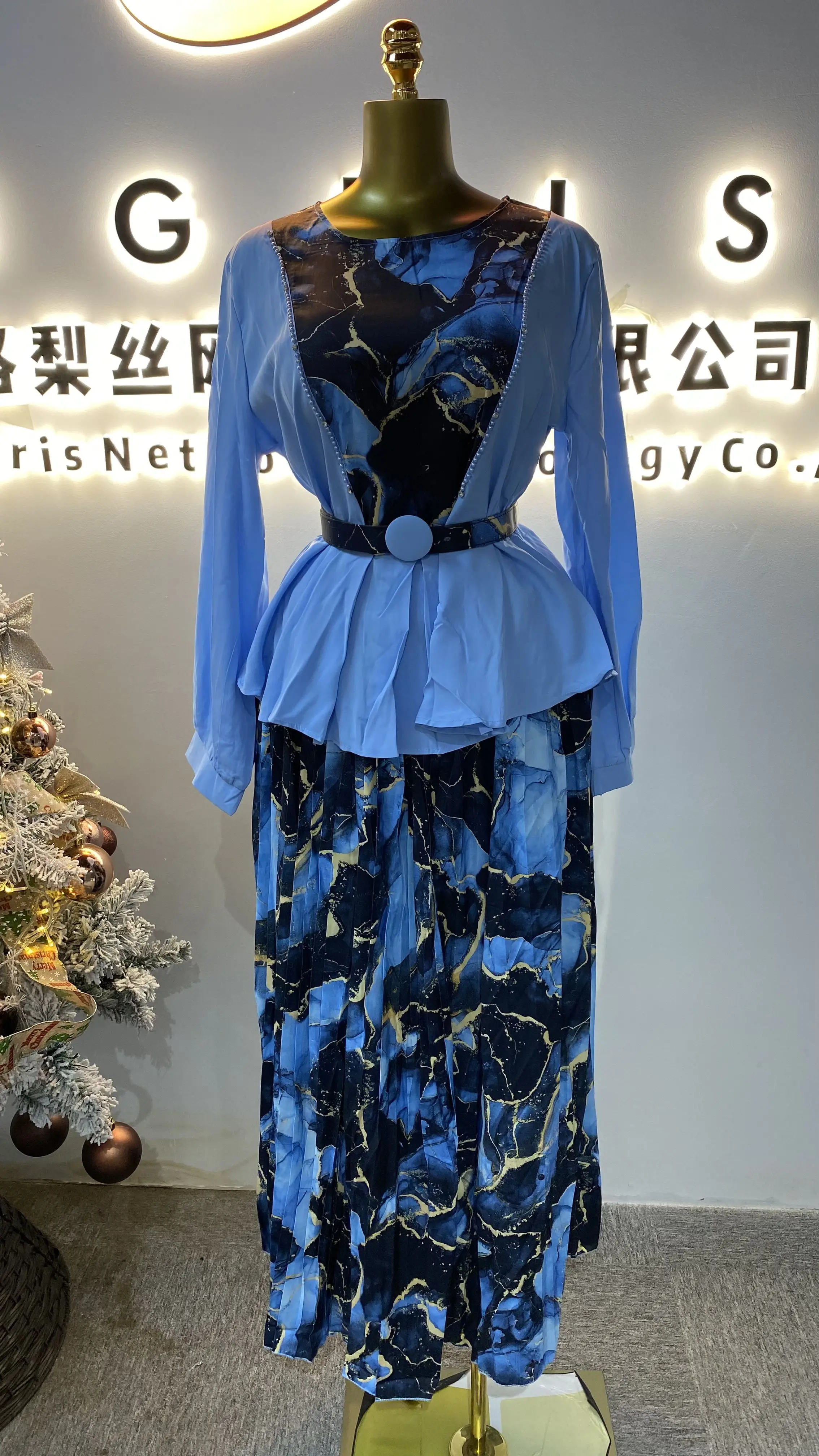 Letter Printed Fashion Muslim Burqa Dubai Clothing Arab Robe Women's Clothing-GZMM402
Letter Printed Fashion Muslim Burqa Dubai Clothing Arab Robe Women's Clothing-GZMM402