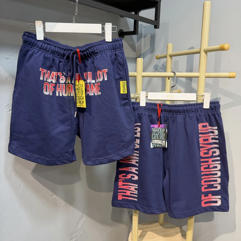 26SS American Style Street Fashion Brand That's A Awful Lot of Cough Syrup Loose Casual Shorts Men Women
26SS American Style Street Fashion Brand That's A Awful Lot of Cough Syrup Loose Casual Shorts Men Women