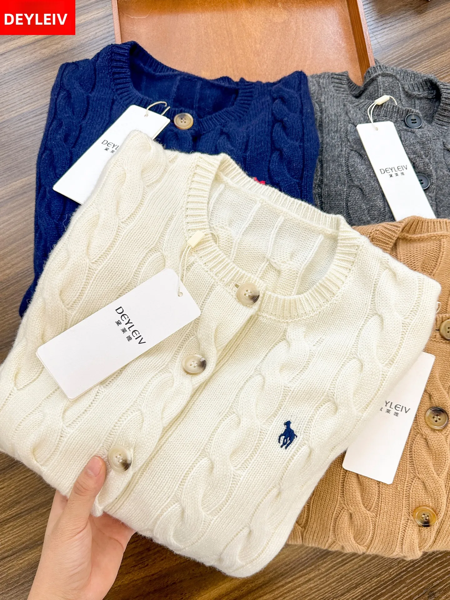 American Casual Knitted Wool Sweater Women Spring Autumn 2025 New Twist Cardigan Sweater Coat Large Size Button round Ne
American Casual Knitted Wool Sweater Women Spring Autumn 2025 New Twist Cardigan Sweater Coat Large Size Button round Ne