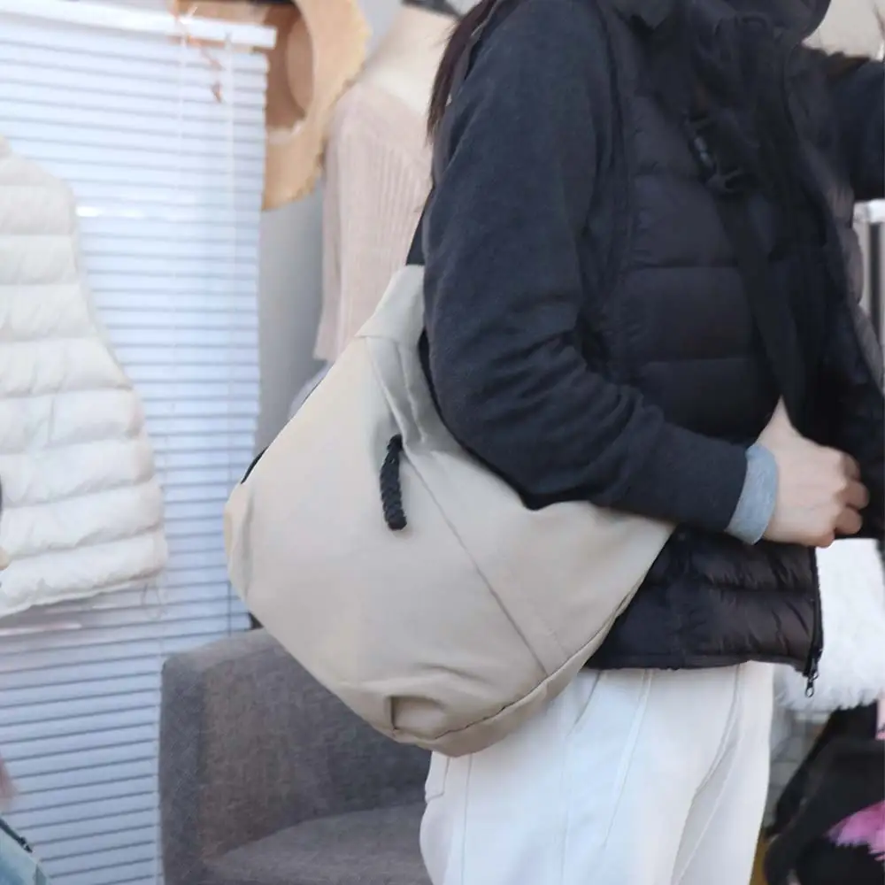 Solid Color Nylon Shoulder Bag Large Capacity Waterproof Zipper Dumpling Bag Casual Lightweight Sports Messenger bag Outdoor
Solid Color Nylon Shoulder Bag Large Capacity Waterproof Zipper Dumpling Bag Casual Lightweight Sports Messenger bag Outdoor