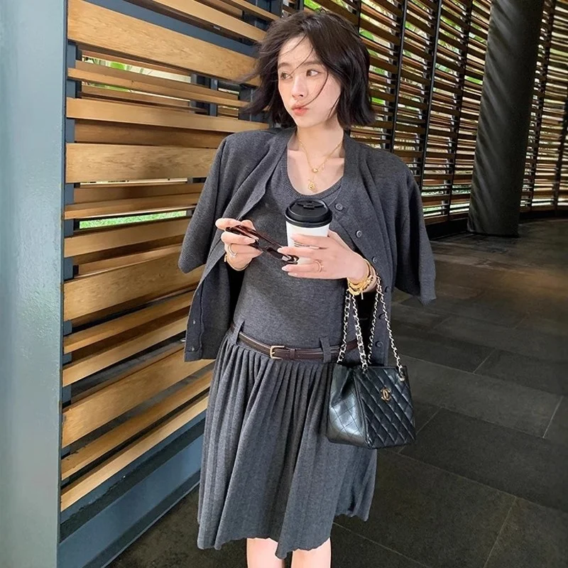 ay Ele Knitted ort Sve Open Cardigan Top Women Summer Faionable round Ne Svel Vest Skirt Pleated Skirt T...
ay Ele Knitted ort Sve Open Cardigan Top Women Summer Faionable round Ne Svel Vest Skirt Pleated Skirt T...