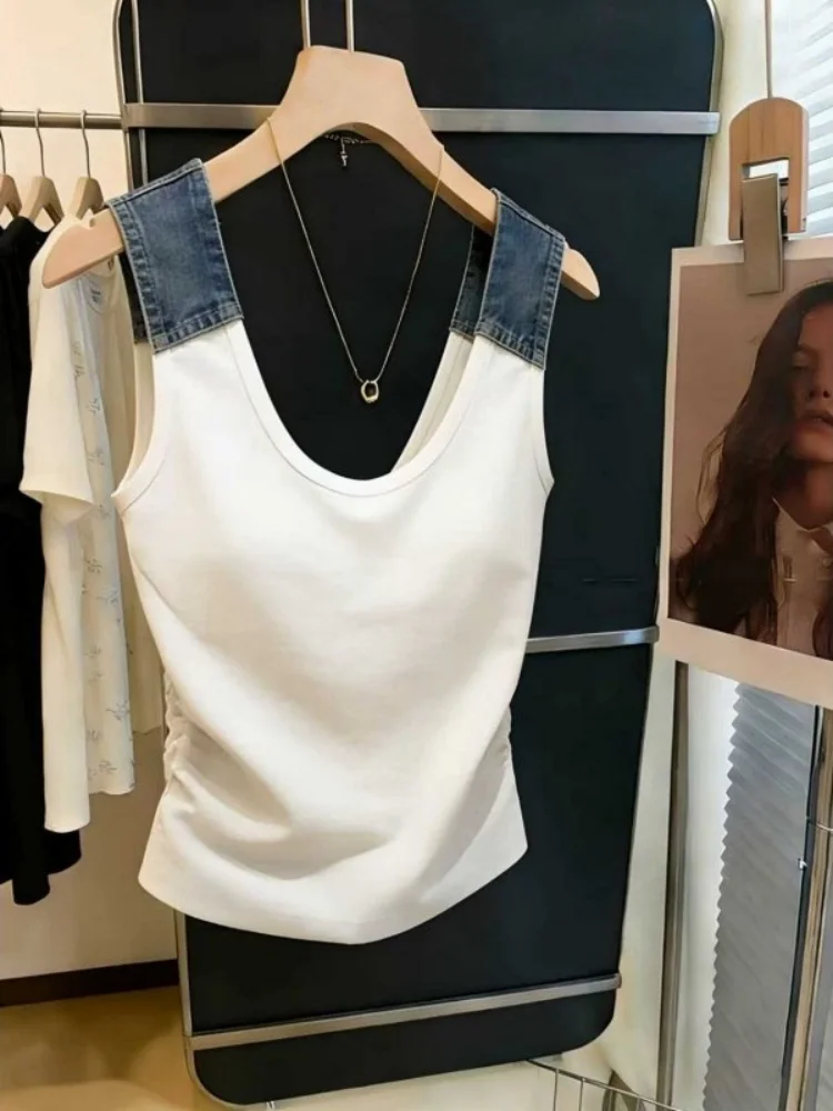 2026 New Maillard Denim Patchwork Camisole Women Summer Backless Top with Chest Pad Stylish Cutout Back Casual Fashion Wear
2026 New Maillard Denim Patchwork Camisole Women Summer Backless Top with Chest Pad Stylish Cutout Back Casual Fashion Wear