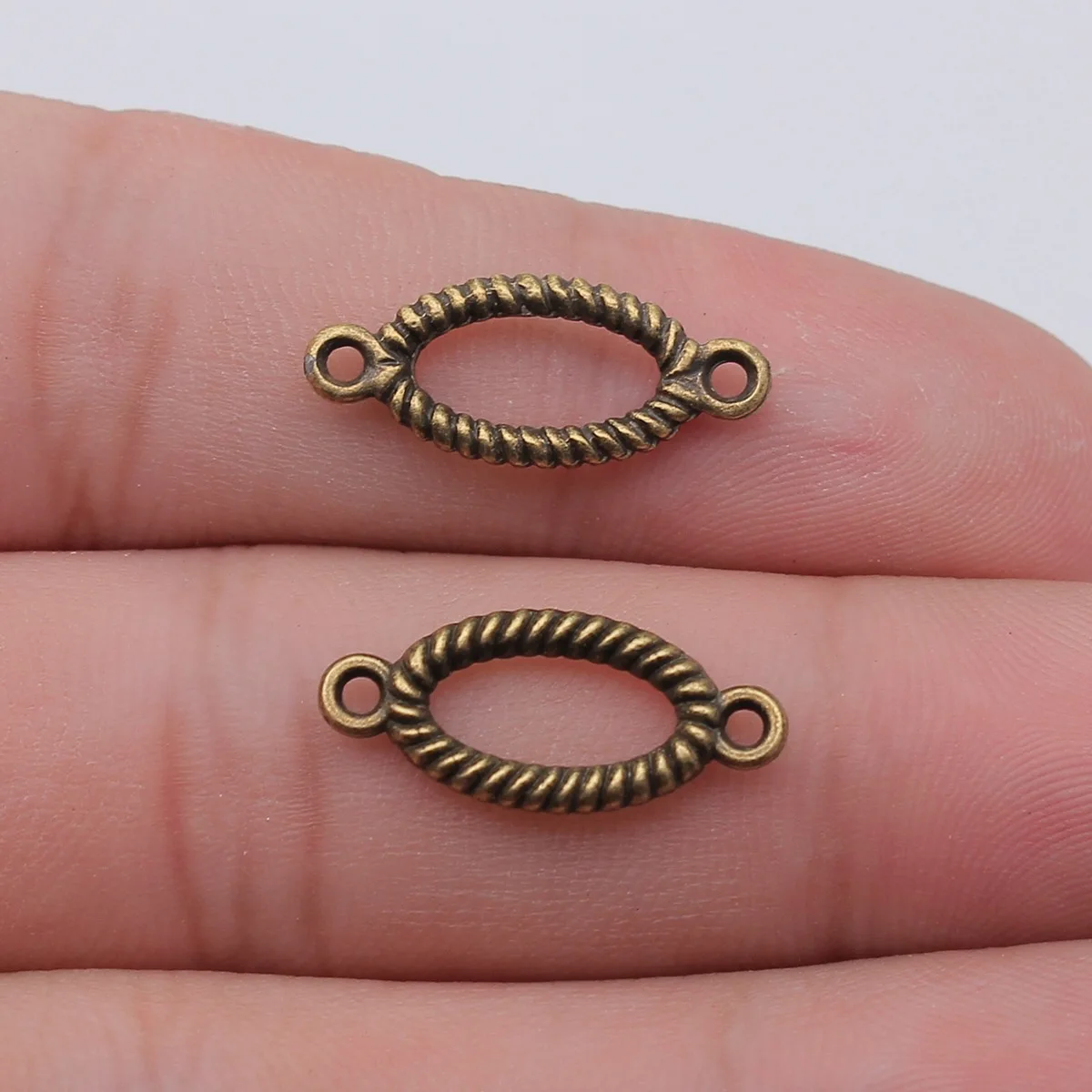 10pcs 20x9mm 2 Colors Antique Silver Color Antique Bronze Color Oval Connector Charms Pendant Alloy DIY Jewelry Findings
10pcs 20x9mm 2 Colors Antique Silver Color Antique Bronze Color Oval Connector Charms Pendant Alloy DIY Jewelry Findings