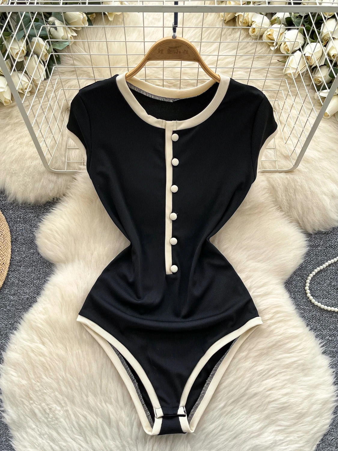 Foamlina women's summer short sleeve bodysuit sexy girl contrasting color o-neck single-breasted tight body sculpting jumpsuit
Foamlina women's summer short sleeve bodysuit sexy girl contrasting color o-neck single-breasted tight body sculpting jumpsuit