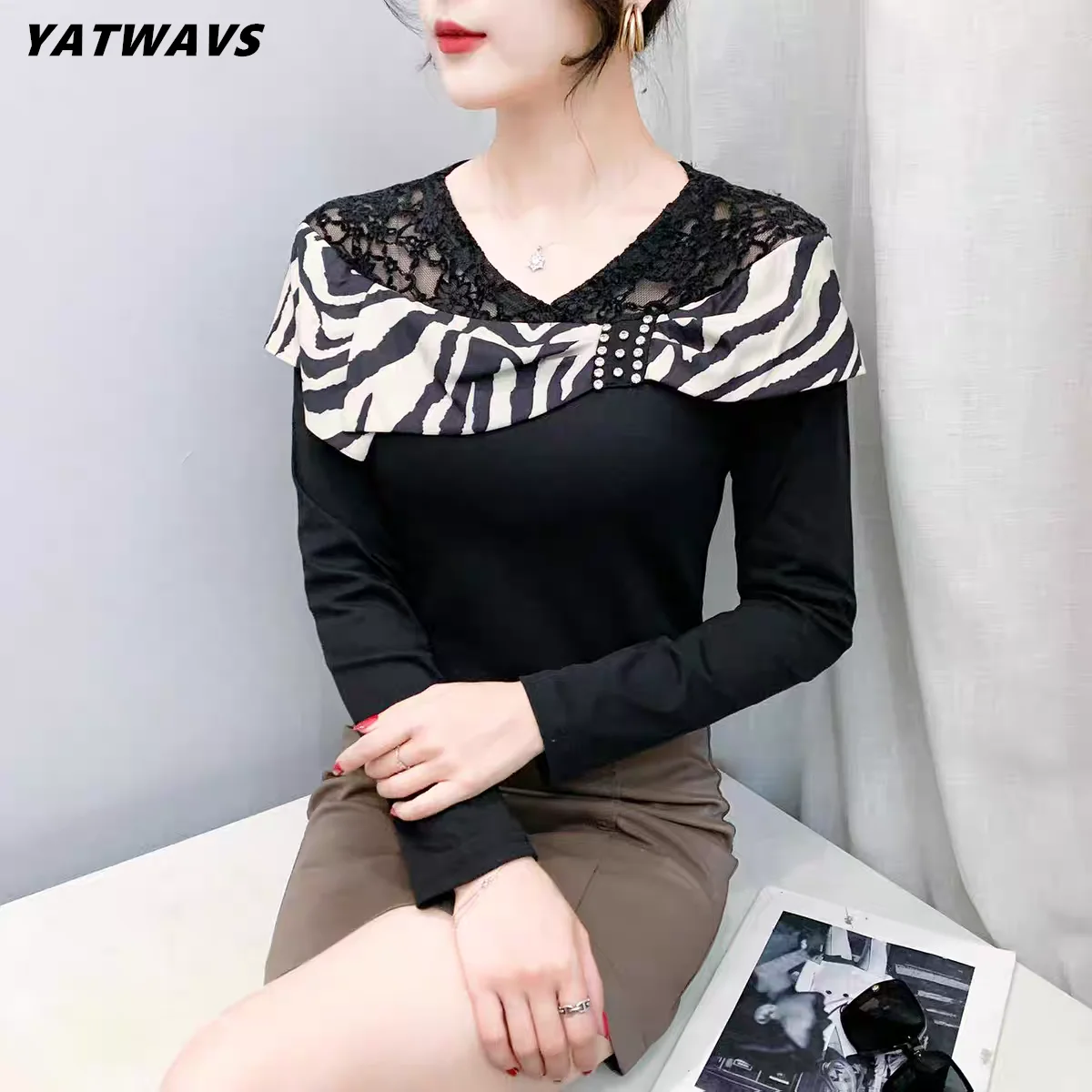 New Autumn European Fashion Lace Patchwork Women's Cotton T-shirt Chic Ruffle Hot Diamonds Long Sleeve Tops Sexy V-neck Tees
New Autumn European Fashion Lace Patchwork Women's Cotton T-shirt Chic Ruffle Hot Diamonds Long Sleeve Tops Sexy V-neck Tees