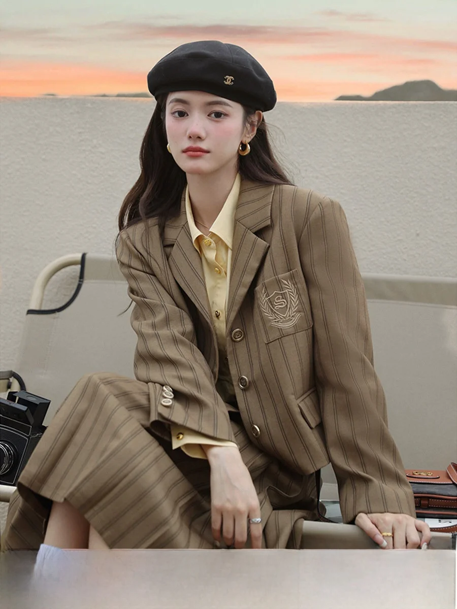 British Style Two-Piece Women's Suit Set Commute Style Straight Leg Pocket Detail Long Sleeve Mid-Length Single Button
British Style Two-Piece Women's Suit Set Commute Style Straight Leg Pocket Detail Long Sleeve Mid-Length Single Button