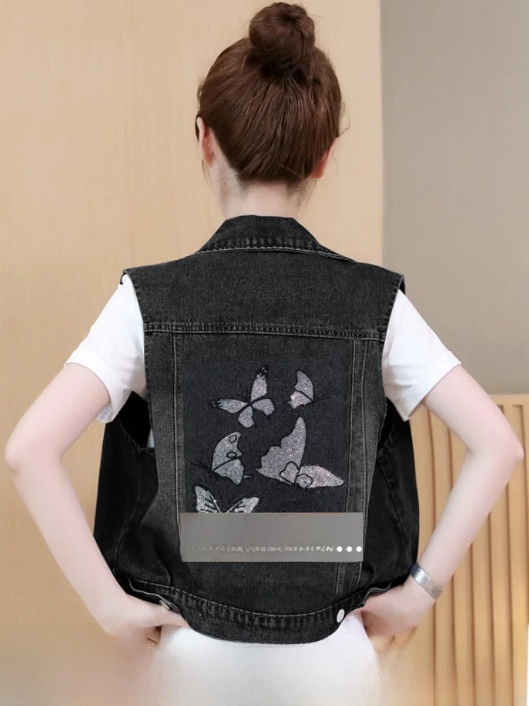 Смачный джинсовый жилет для похудения со стразами, весенне-осенний женский жилет без тегов, воротник с застежкой на одной пуговице
Смачный джинсовый жилет для похудения со стразами, весенне-осенний женский жилет без тегов, воротник с застежкой на одной пуговице