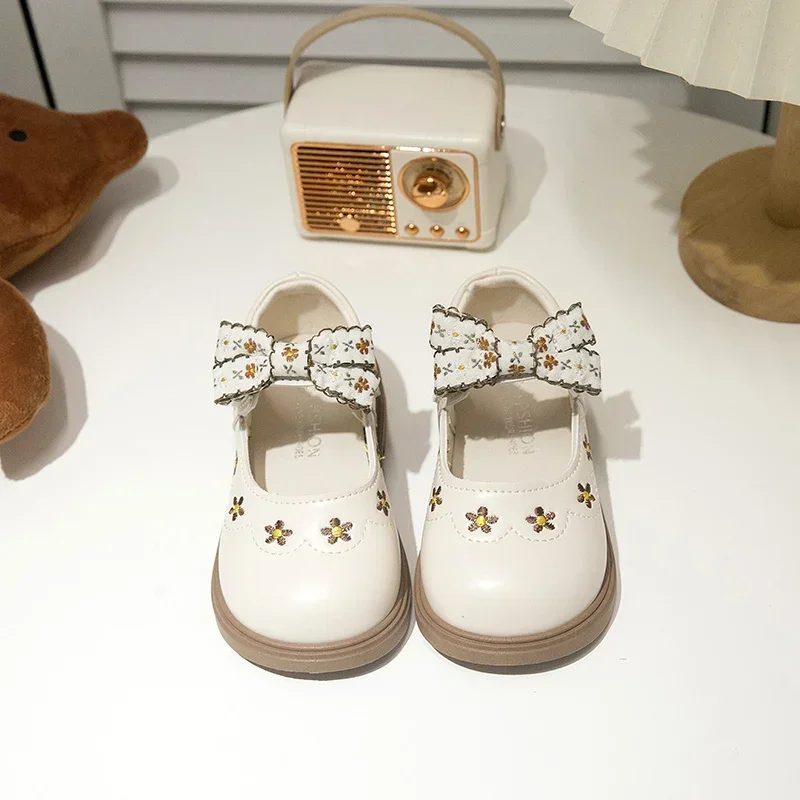 Girls Flats Sweet Flower 2025 New Fashion Kids Leather Shoes Round Toes Cute Bow Girls Princess Shoes Non-slip Soft Sole Ins
Girls Flats Sweet Flower 2025 New Fashion Kids Leather Shoes Round Toes Cute Bow Girls Princess Shoes Non-slip Soft Sole Ins