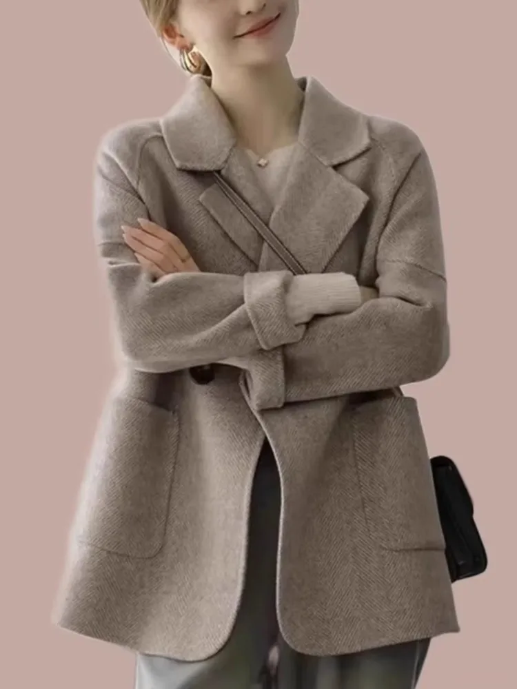High-end Woolen Coat for Women Female: Short Petite 2024 Spring Autumn Winter New Popular Chic Double-sided Cashmere Overcoat
High-end Woolen Coat for Women Female: Short Petite 2024 Spring Autumn Winter New Popular Chic Double-sided Cashmere Overcoat