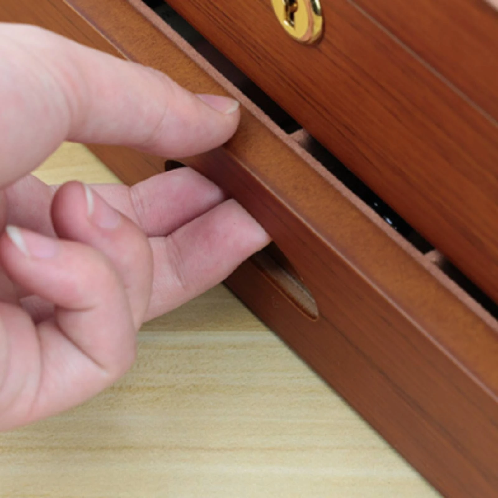 Two-Layer Watch Box Pull-out Drawer Lockable Watch Organizer Display Jewelry Box Gold-Tone Hardware Soft Soft Interior
Two-Layer Watch Box Pull-out Drawer Lockable Watch Organizer Display Jewelry Box Gold-Tone Hardware Soft Soft Interior