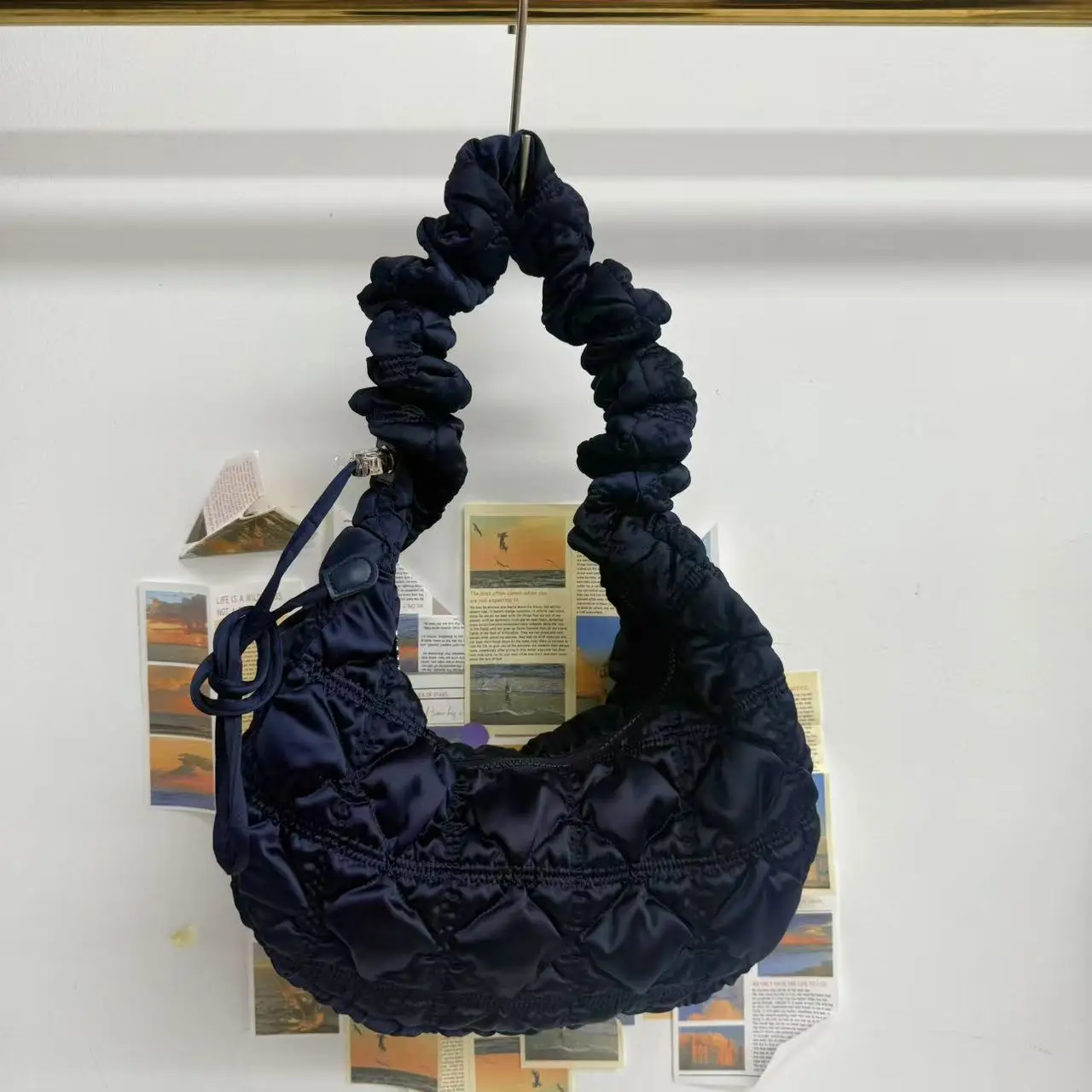 Korean Fashion Cloud Bags Niche Design Drawstring Shoulder Crossbody Bags For Women Ladies Travel Purse Handbags
Korean Fashion Cloud Bags Niche Design Drawstring Shoulder Crossbody Bags For Women Ladies Travel Purse Handbags