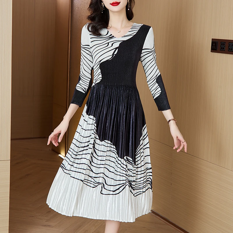 2023 New Fashion Silk Printed Dress Women's Autumn Versatile V-neck Long Sleeve Loose Fit Casual Party Dress Vestidos
2023 New Fashion Silk Printed Dress Women's Autumn Versatile V-neck Long Sleeve Loose Fit Casual Party Dress Vestidos