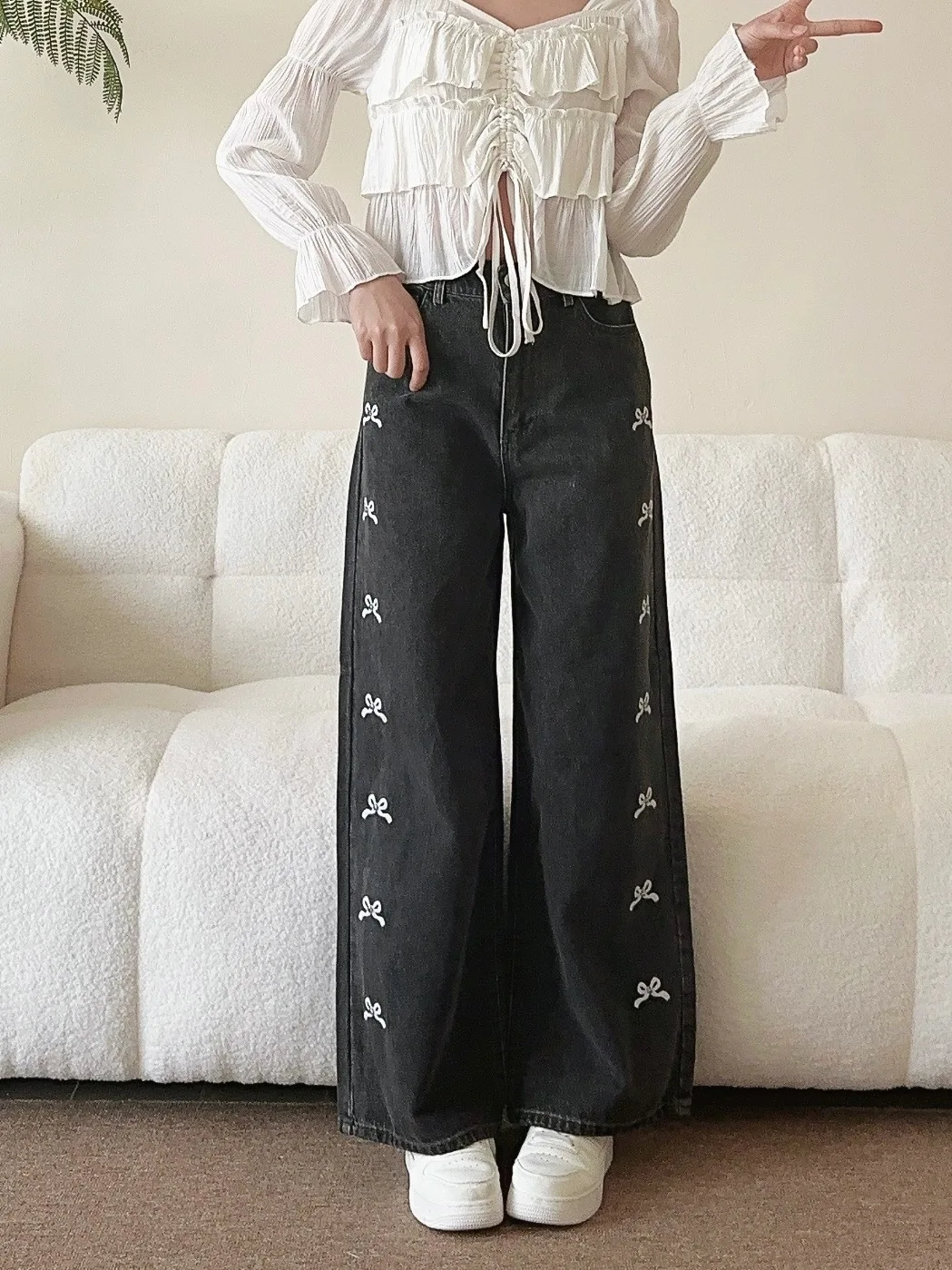 Women Rhinestone Bow-Knot Embroidered Jeans Spring Autumn High-Waisted Wide-Leg Straight-Leg Casual Denim Pants
Women Rhinestone Bow-Knot Embroidered Jeans Spring Autumn High-Waisted Wide-Leg Straight-Leg Casual Denim Pants